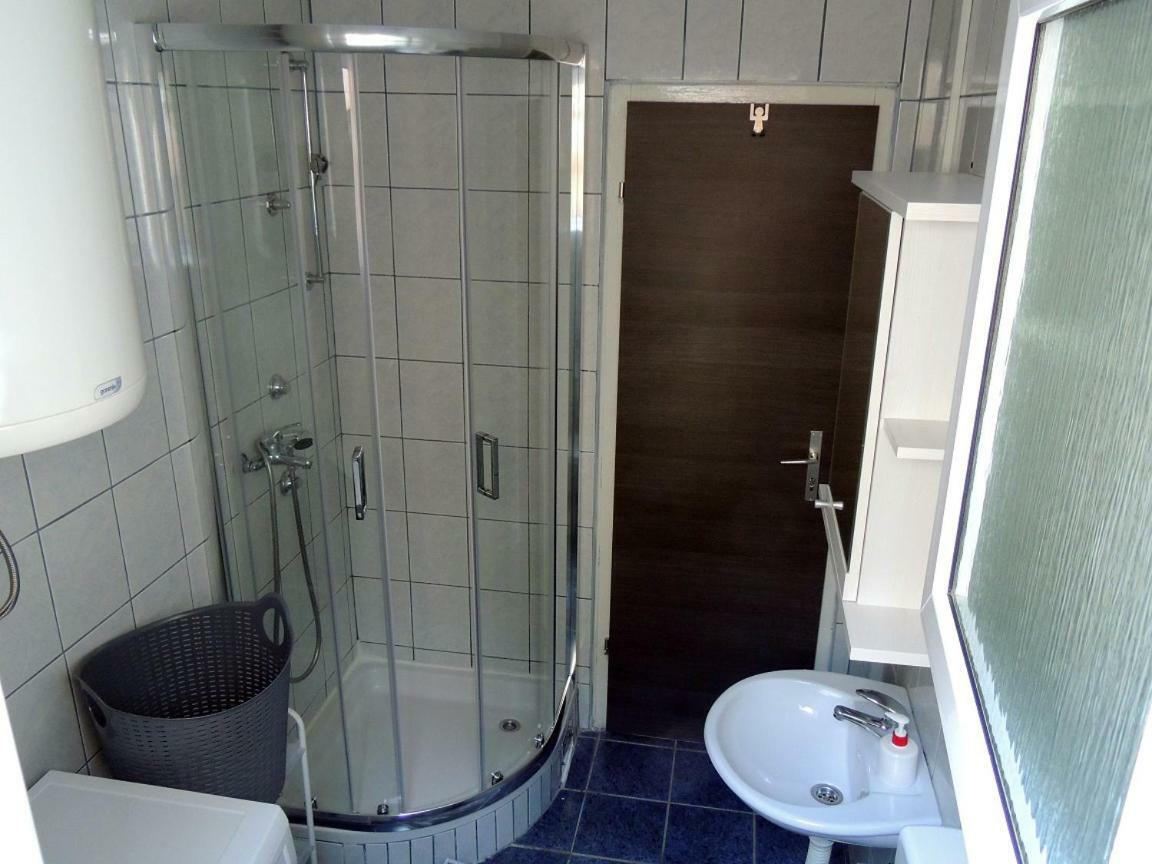 Apartman Tea Karlobag Exterior foto